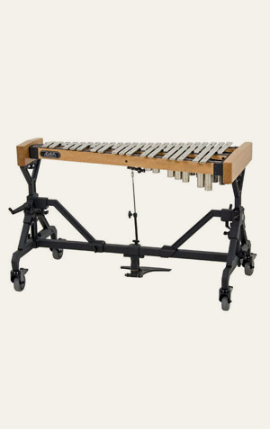 Imagem de um glockenspiel, um instrumento de percussão composto por uma série de placas metálicas afinadas, dispostas em ordem crescente de tamanho e suspensas em um suporte.