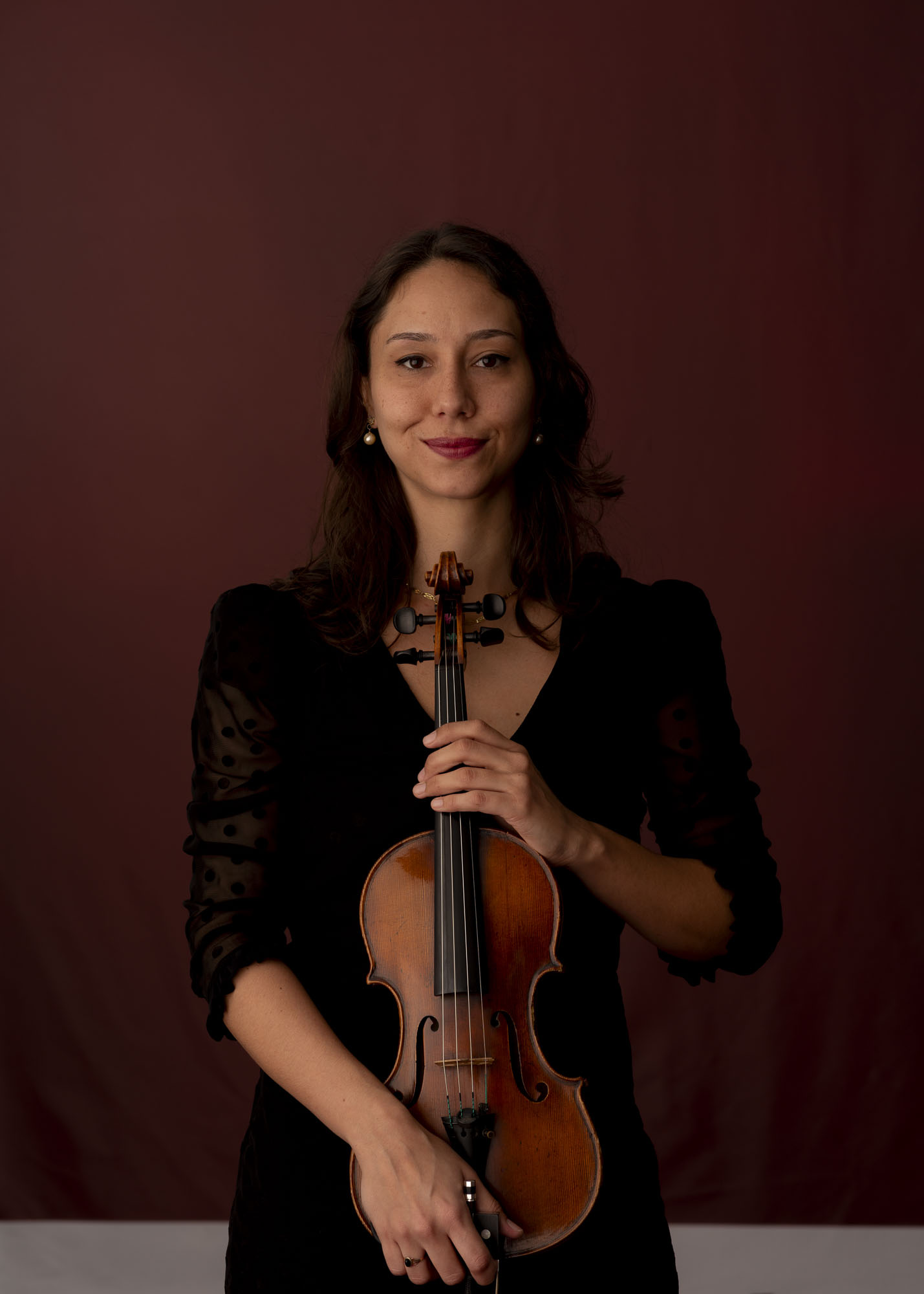 Foto da violinista Laura von Atzingen.