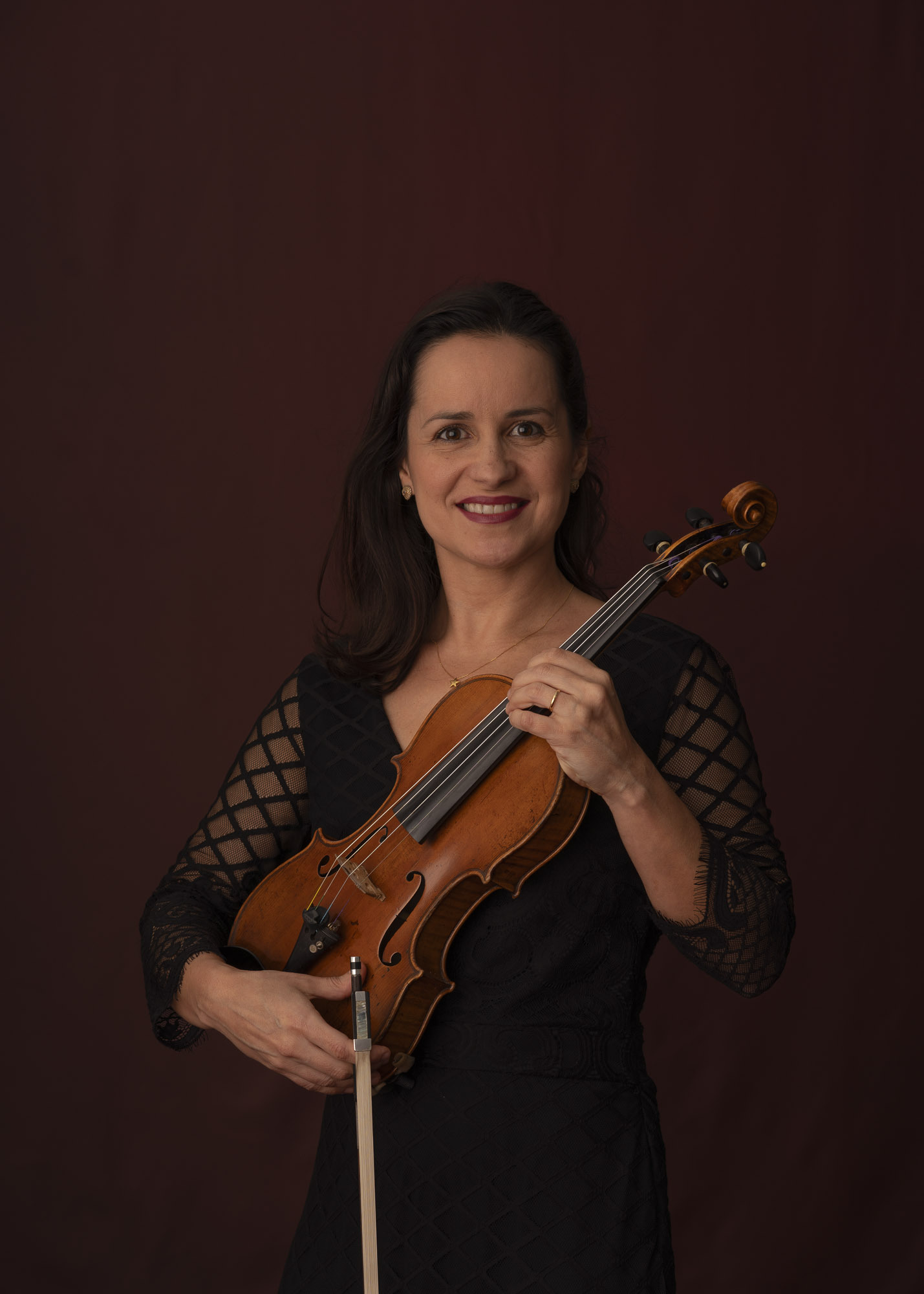 Foto da violinista Martha Pacífico.