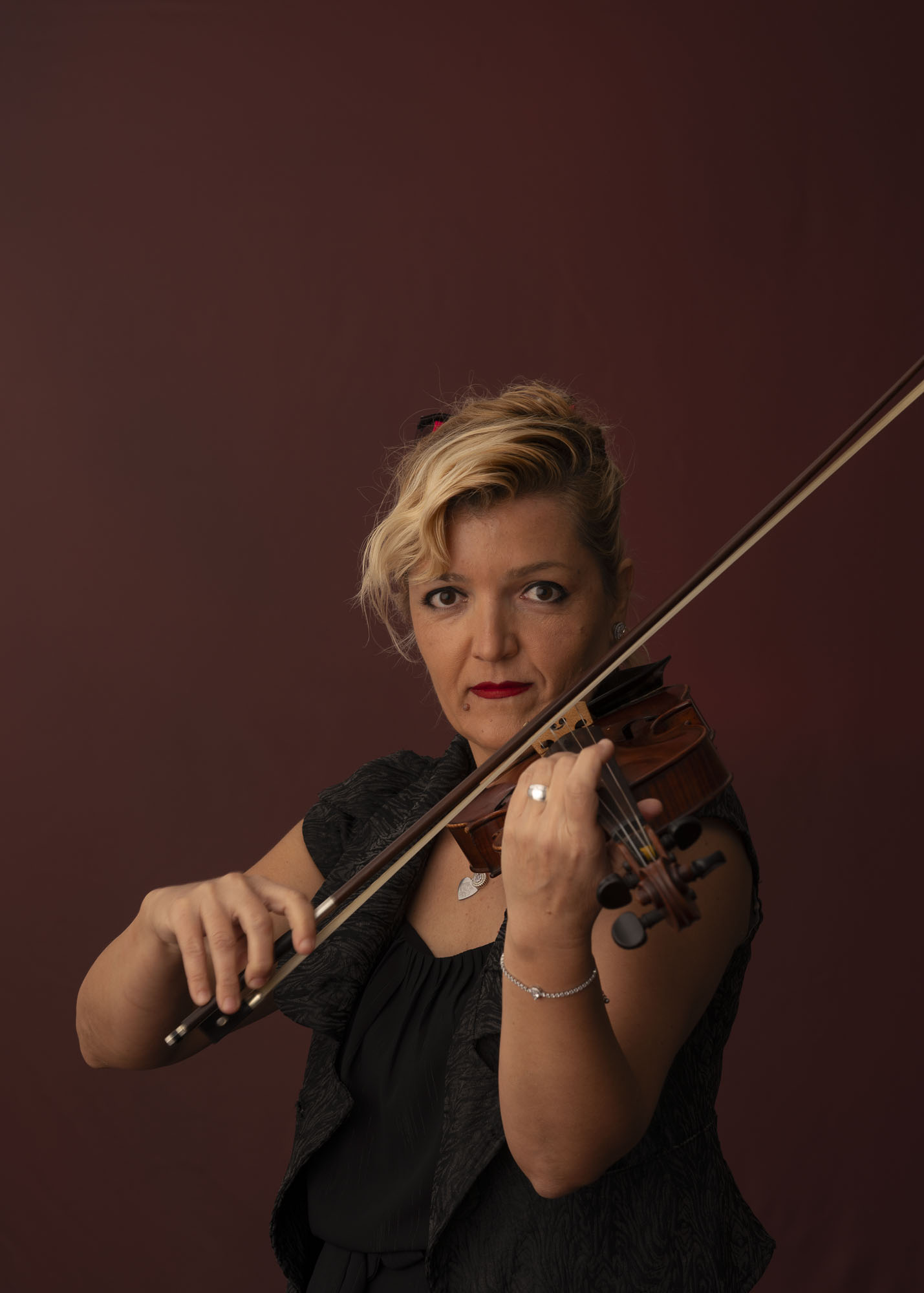 Foto da violinista Radmila Bocev.