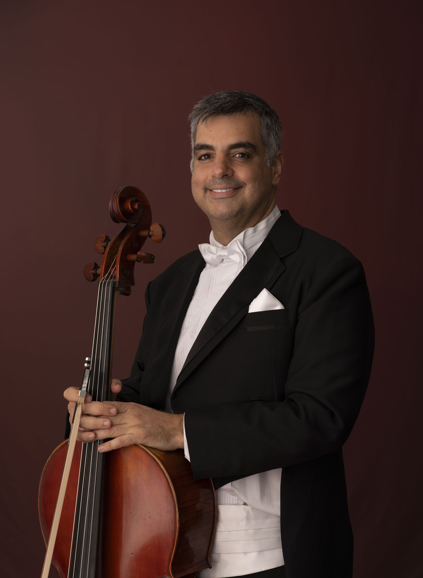 Foto do violoncelista Robson Fonseca